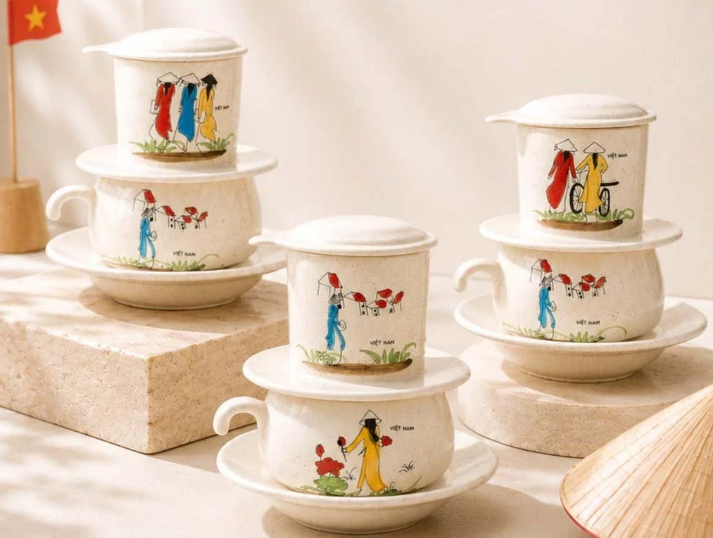 Hand-painted ceramic coffee filter set featuring a girl in a traditional Vietnamese Ao Dai for brewing coffee - Traditional Gift