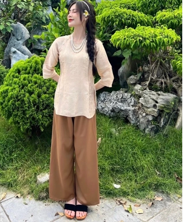 Traditional Vietnamese Wooden Clogs or Sole sisters (Guoc Moc) Sandal For Ao Dai