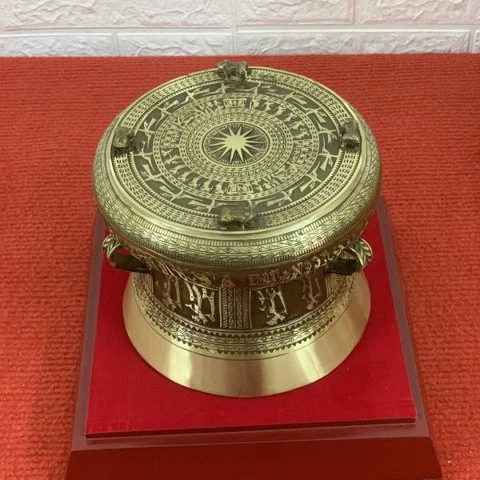 The Soul of Ancient Vietnam: Authentic Dong Son Bronze Kettledrum Masterpiece – A Legacy of Power, Art, and Timeless Heritage