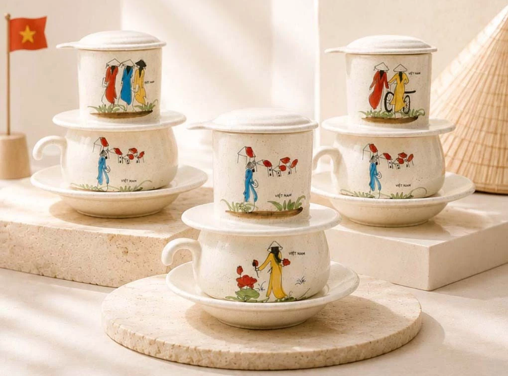 Hand-painted ceramic coffee filter set featuring a girl in a traditional Vietnamese Ao Dai for brewing coffee - Traditional Gift