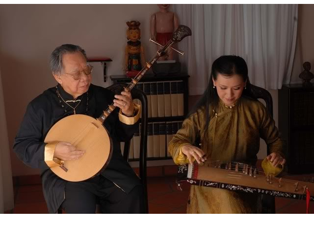 Dan Nguyet (Vietnamese Moon-Shaped Lute): The Story, Sound, Craftsmanship & Cultural Heritage of Vietnam.