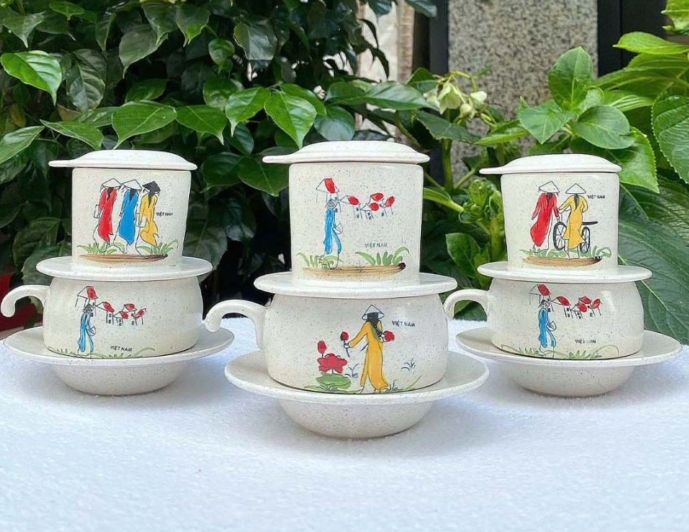 Hand-painted ceramic coffee filter set featuring a girl in a traditional Vietnamese Ao Dai for brewing coffee - Traditional Gift
