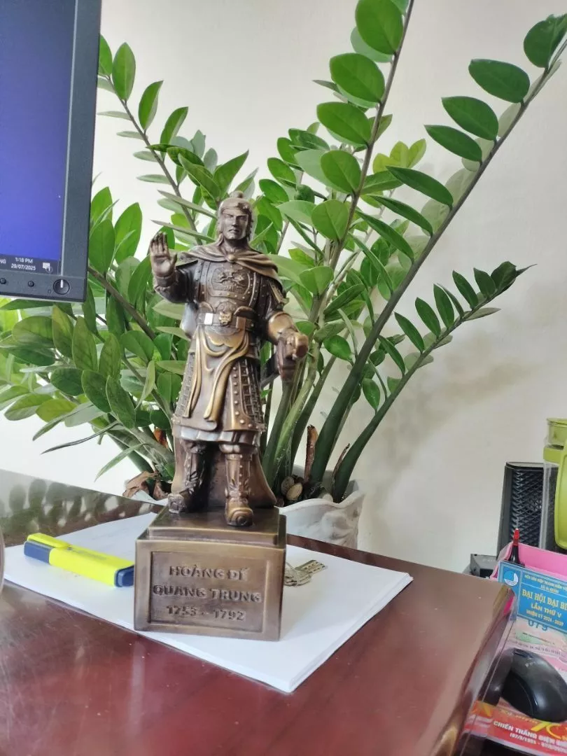 Nguyen Hue – Quang Trung Emperor of Dai Viet | Feng Shui Worship Bronze Statue