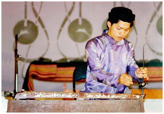 Vietnamese Dan Bau – The Story, Craft, Sound, and Cultural Heritage of Vietnam’s One-String Instrument
