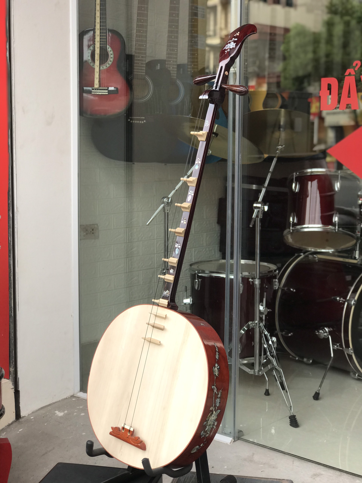 Dan Nguyet (Vietnamese Moon-Shaped Lute): The Story, Sound, Craftsmanship & Cultural Heritage of Vietnam.