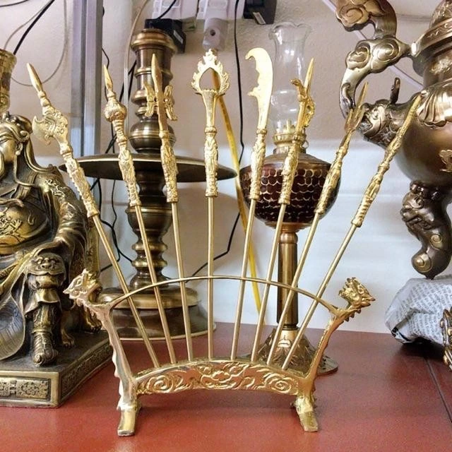 Traditional Bat Buu Brass Worship Set – Eight Sacred Weapons for Vietnamese Altar