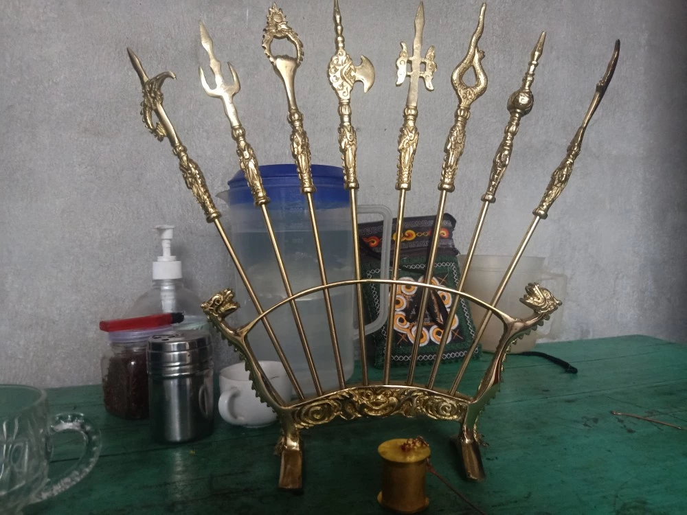 Traditional Bat Buu Brass Worship Set – Eight Sacred Weapons for Vietnamese Altar