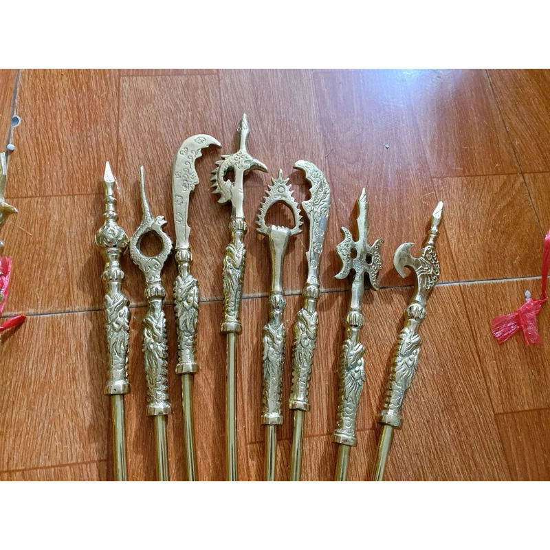 Traditional Bat Buu Brass Worship Set – Eight Sacred Weapons for Vietnamese Altar