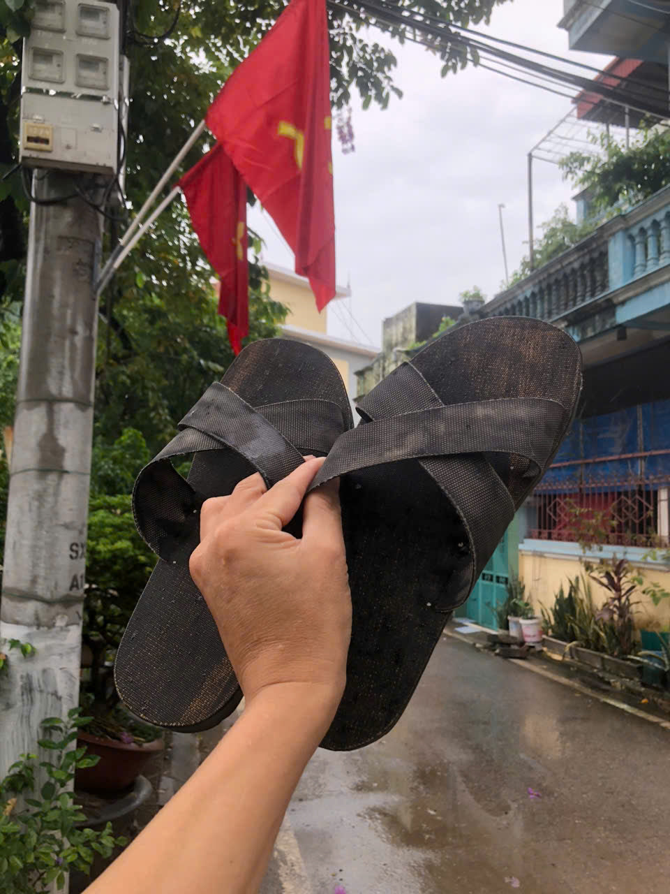 Ho Chi Minh Rubber Sandals - Handmade in Vietnam - Fabric-Lined Tire Sole - Legendary War-Era Heritage Gift