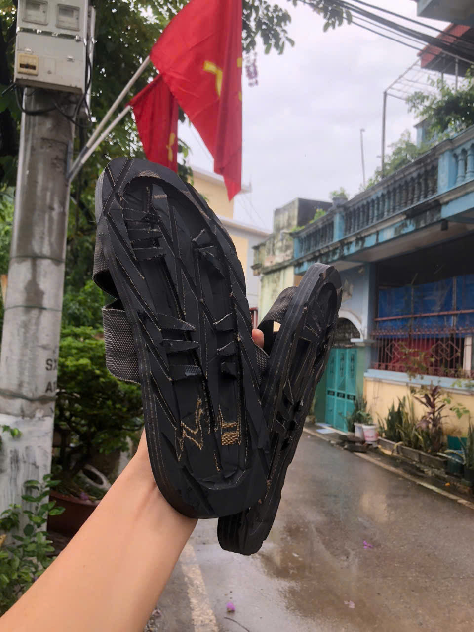 Ho Chi Minh Rubber Sandals - Handmade in Vietnam - Fabric-Lined Tire Sole - Legendary War-Era Heritage Gift